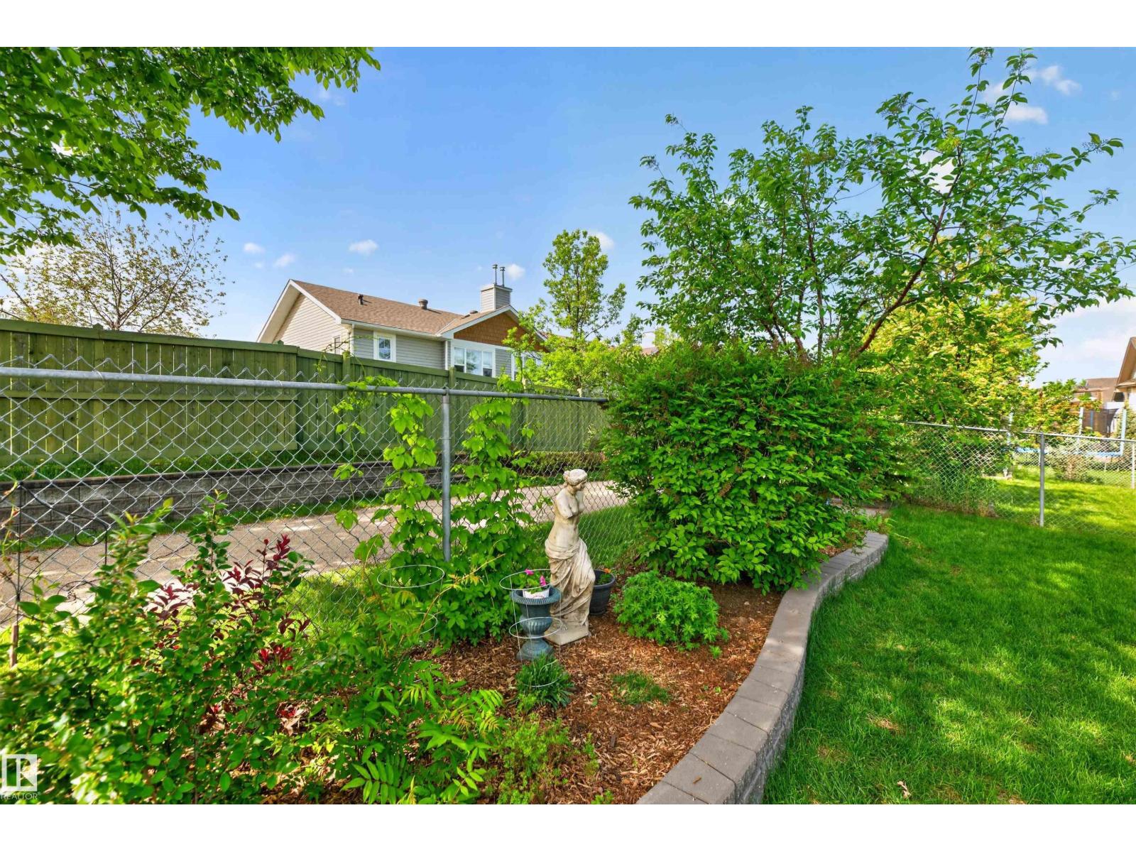 73 CAVAN CR — photo 41