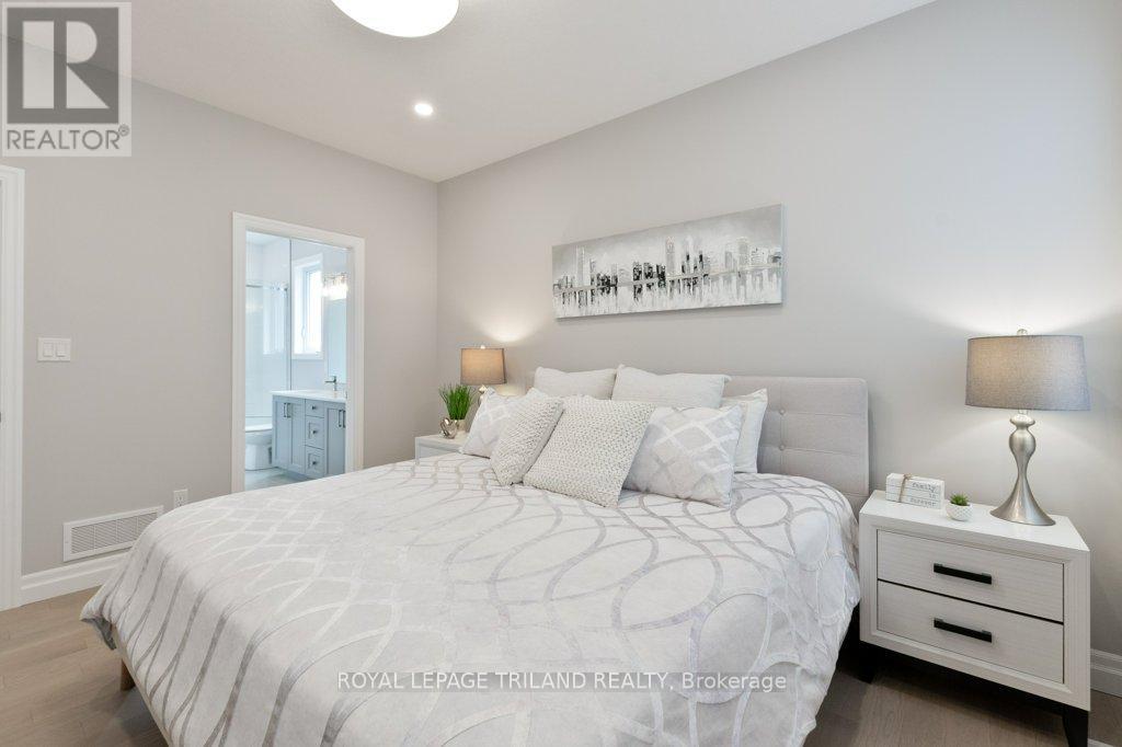 252 RENAISSANCE DRIVE - 26