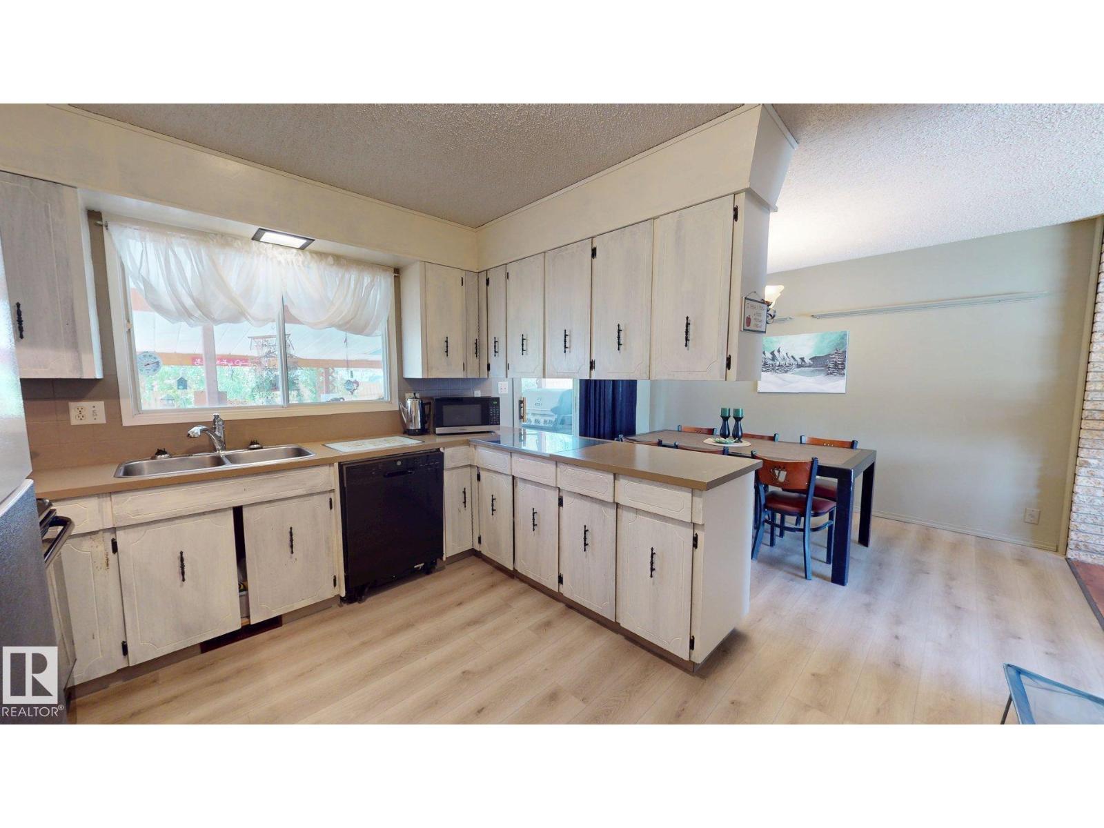 4809 MacKenzie Ave - 17