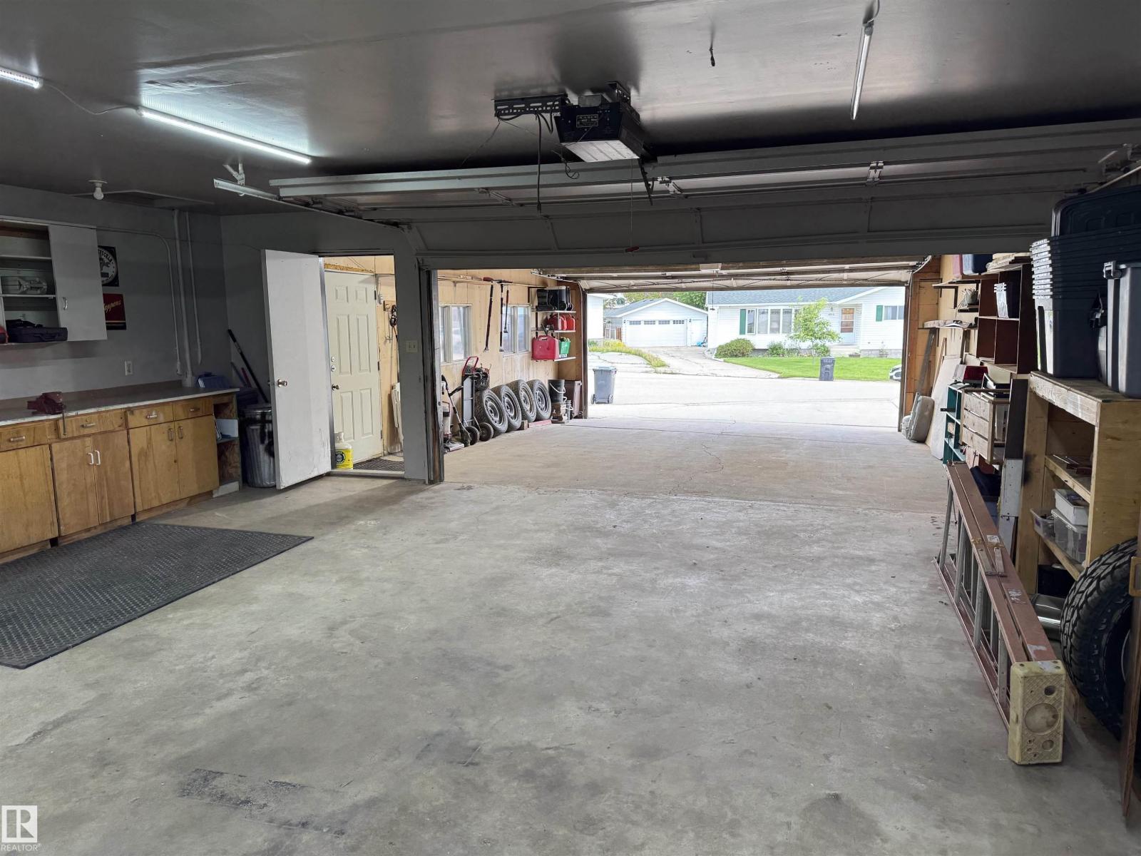 4809 MacKenzie Ave - 4