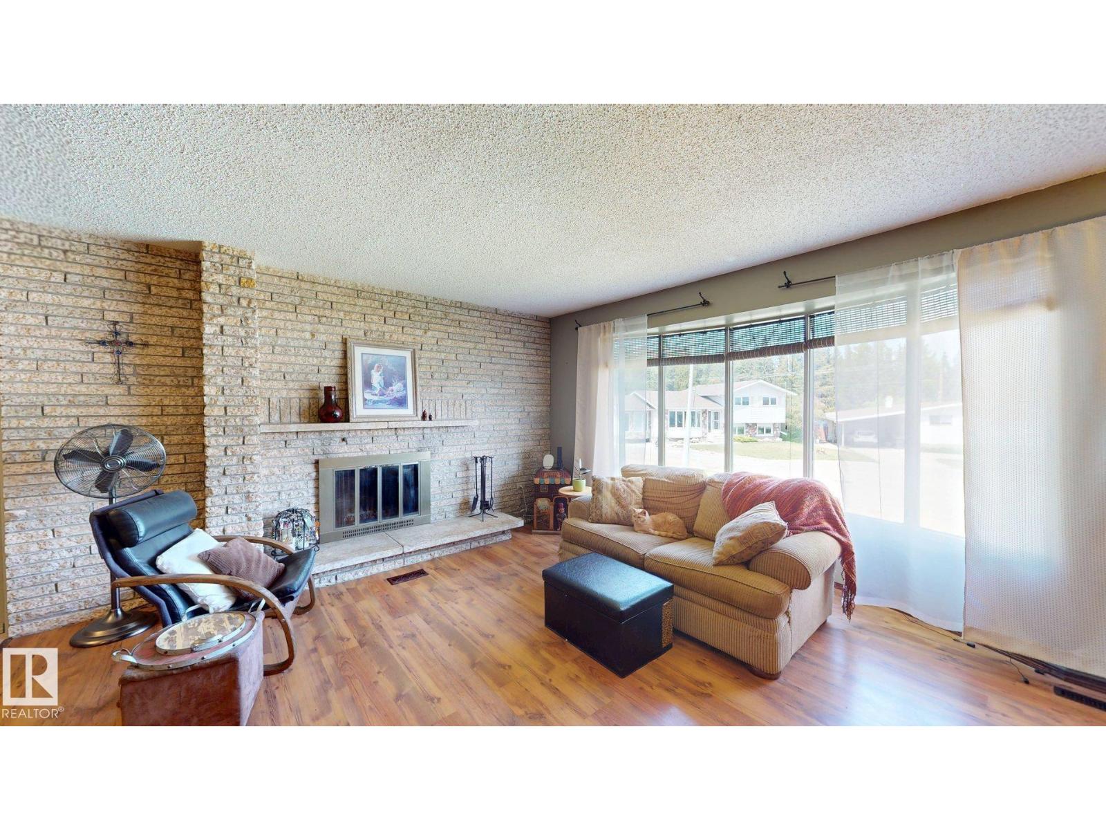4809 MacKenzie Ave - 9
