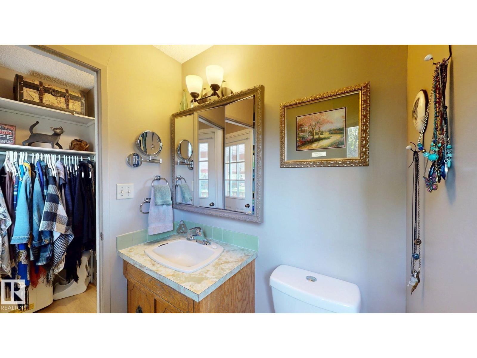 4809 MacKenzie Ave - 24