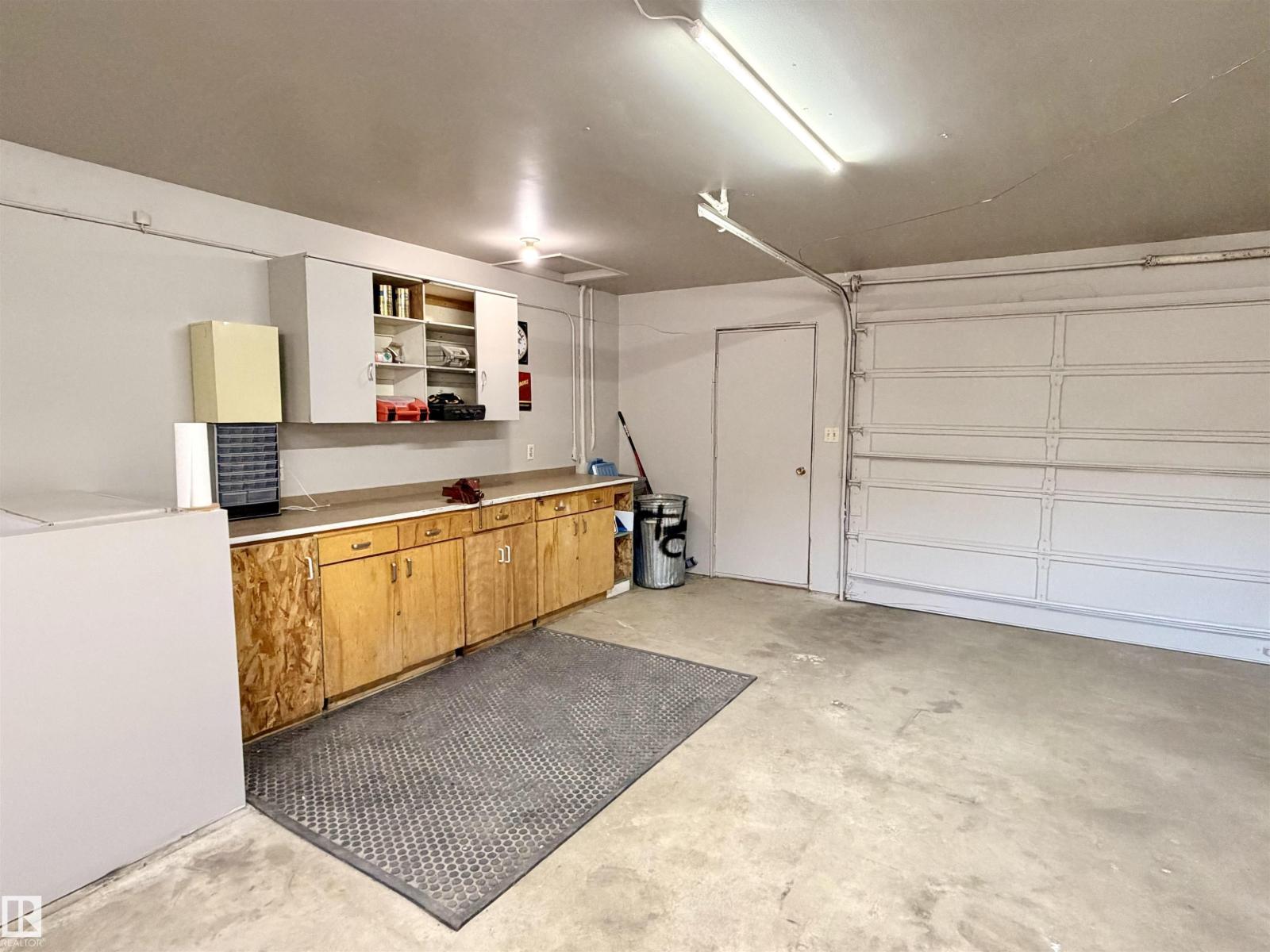 4809 MacKenzie Ave - 36