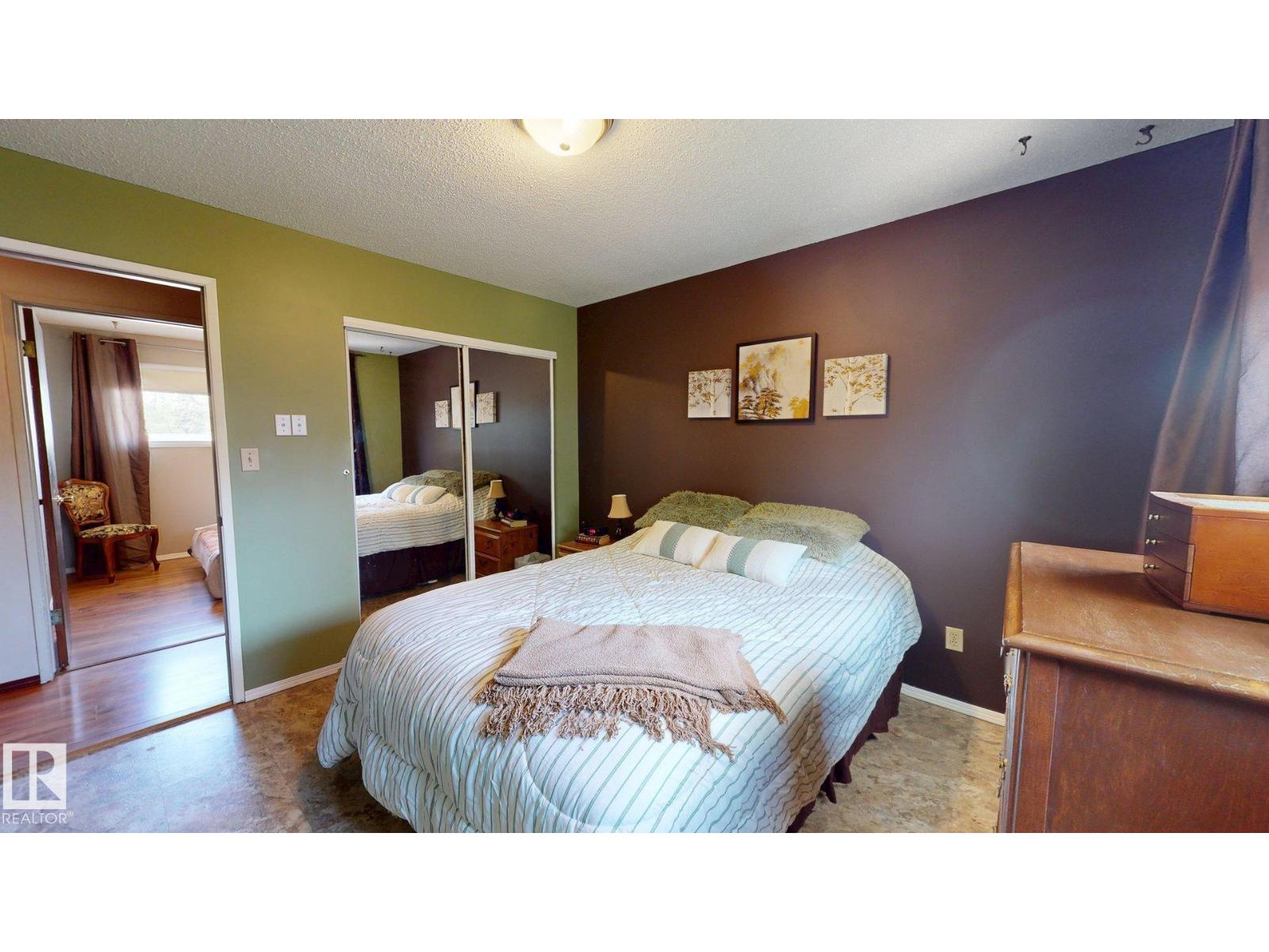 4809 MacKenzie Ave - 23