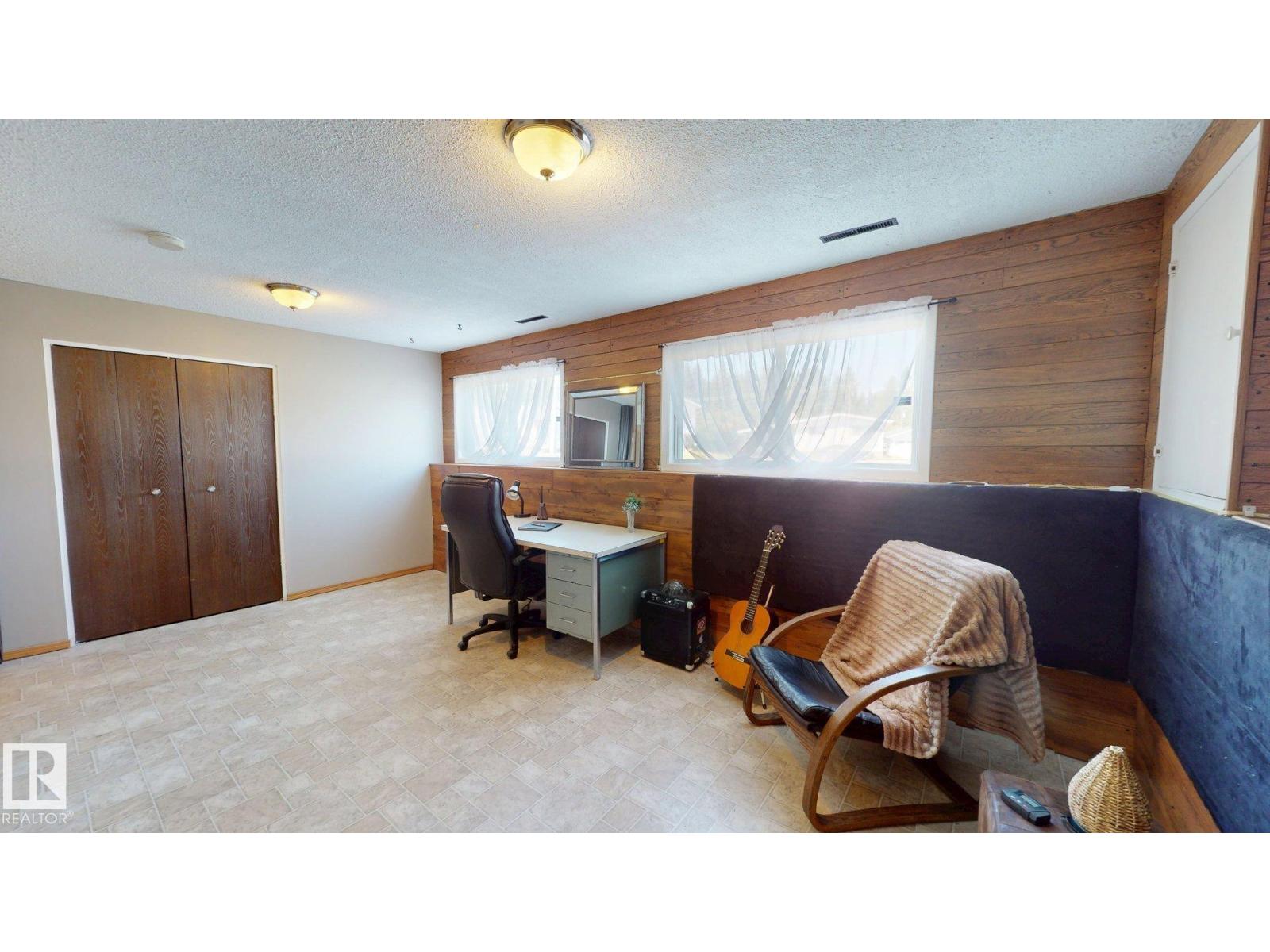 4809 MacKenzie Ave - 30