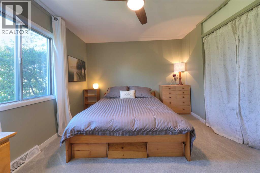 8908 33 Avenue NW — photo 33