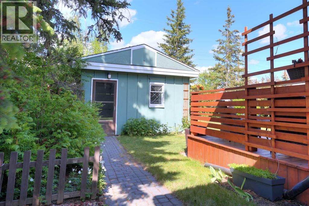 8908 33 Avenue NW - photo 4