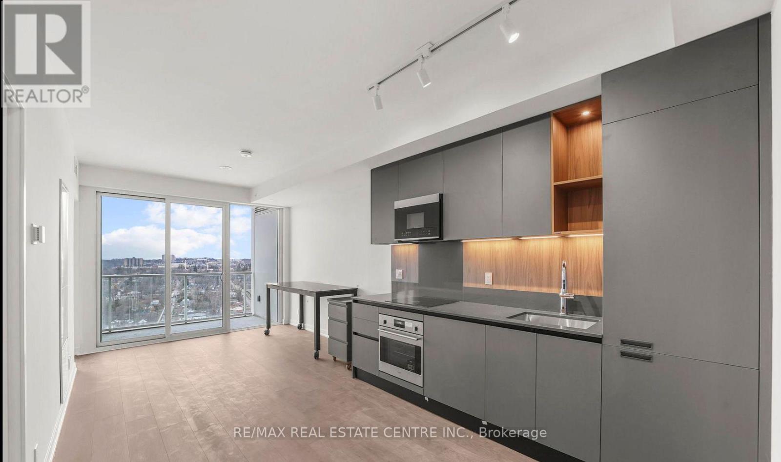#2001 39 MARY ST STREET - 11