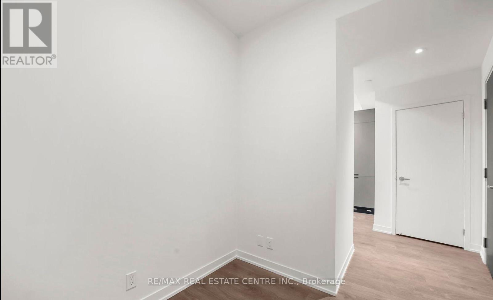 #2001 39 MARY ST STREET - 19