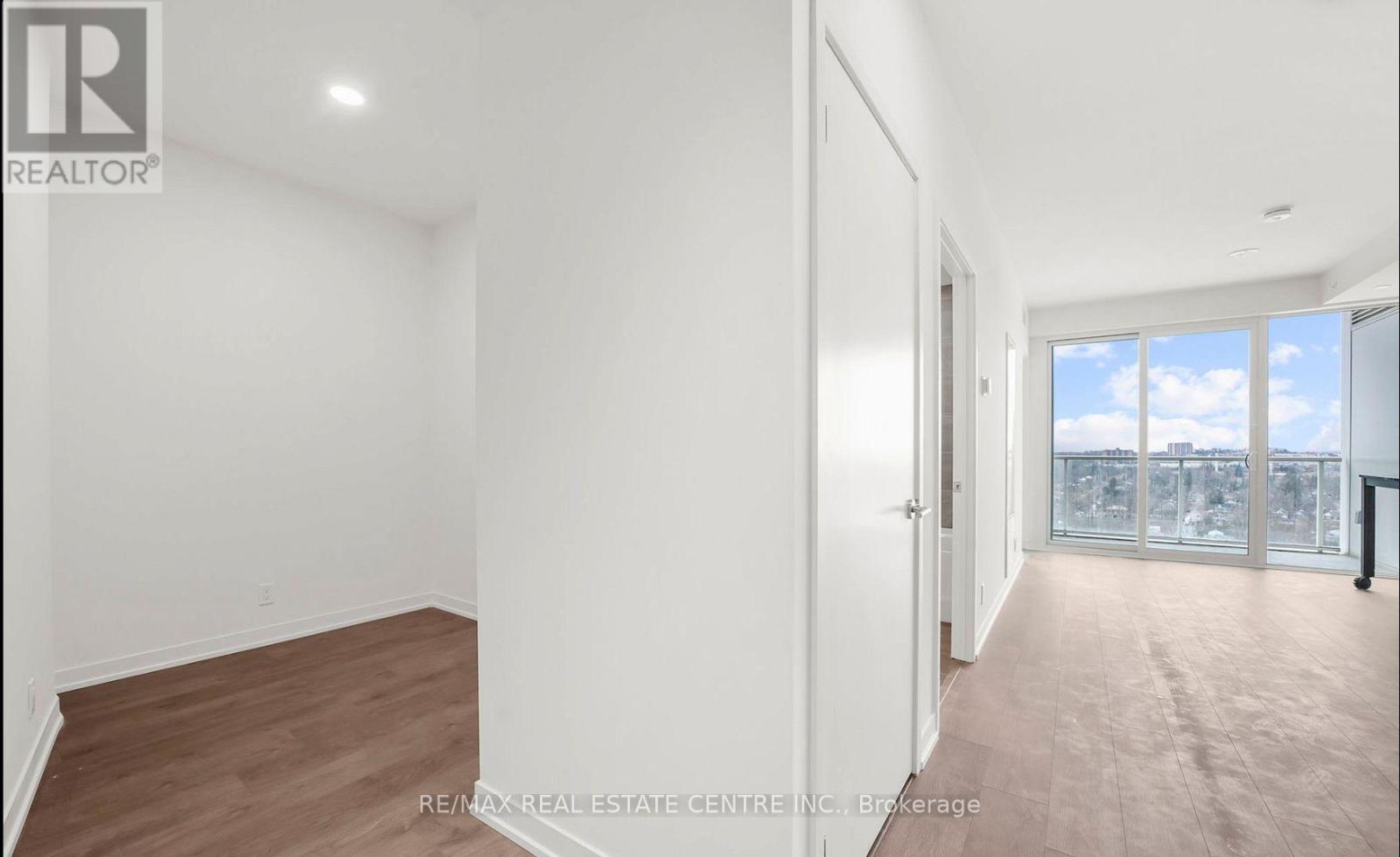 #2001 39 MARY ST STREET - 20