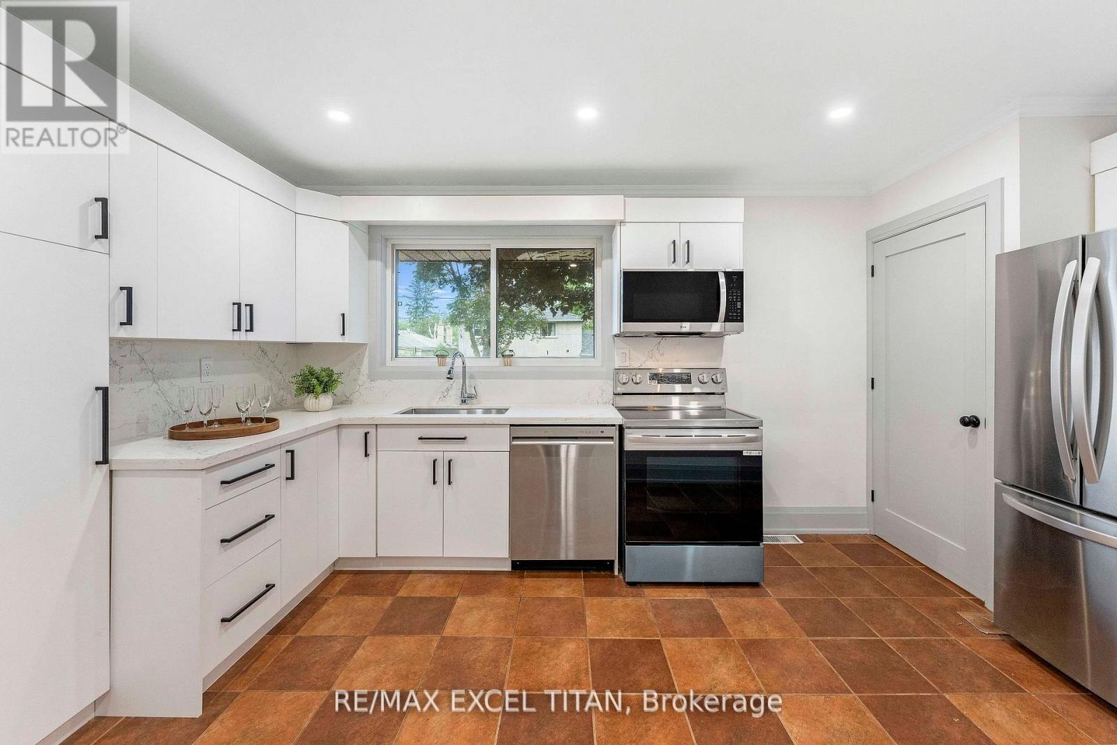 66 MARION CRESCENT - 8