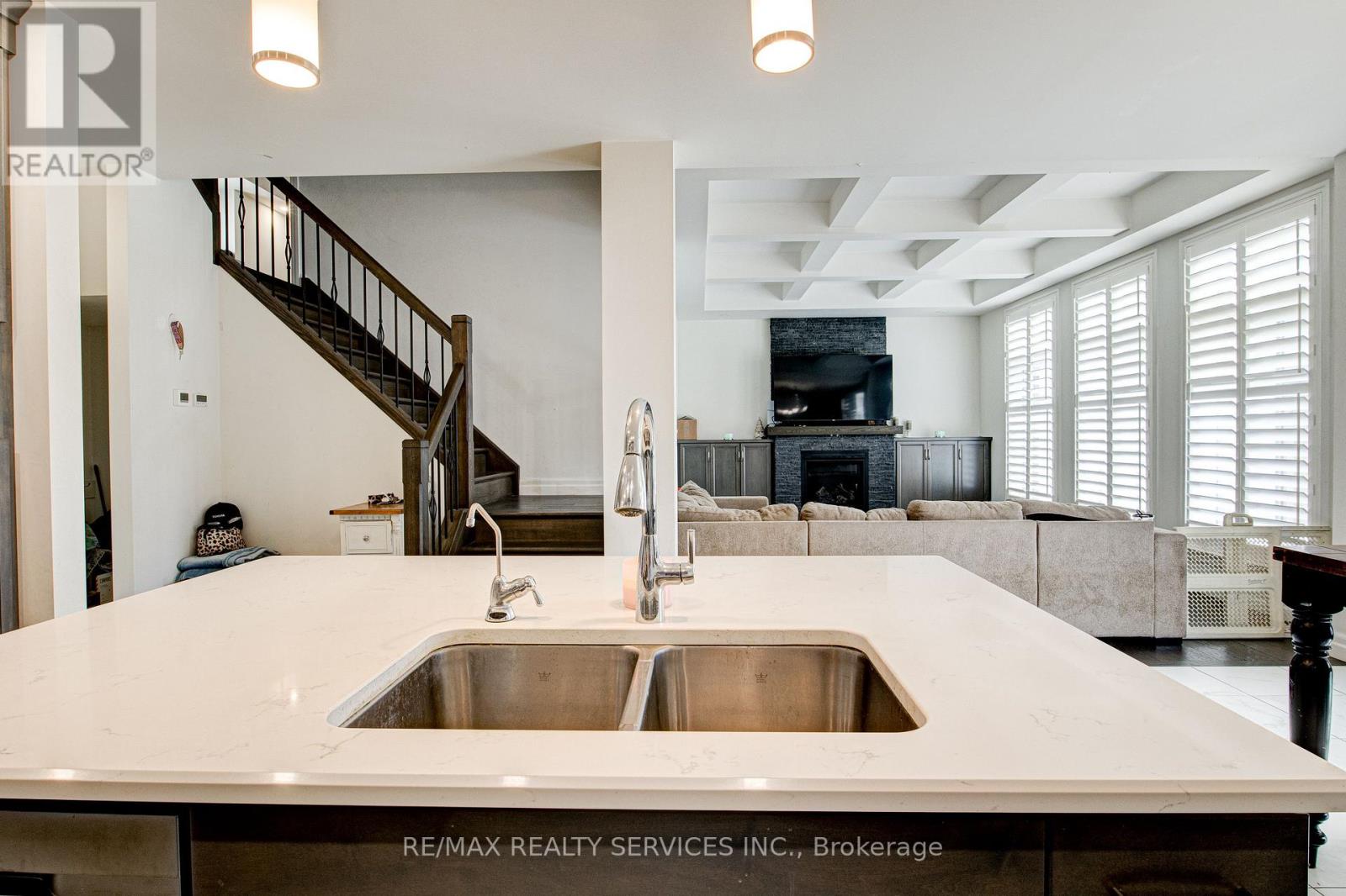 240 TAMARACK BLVD BOULEVARD - 8