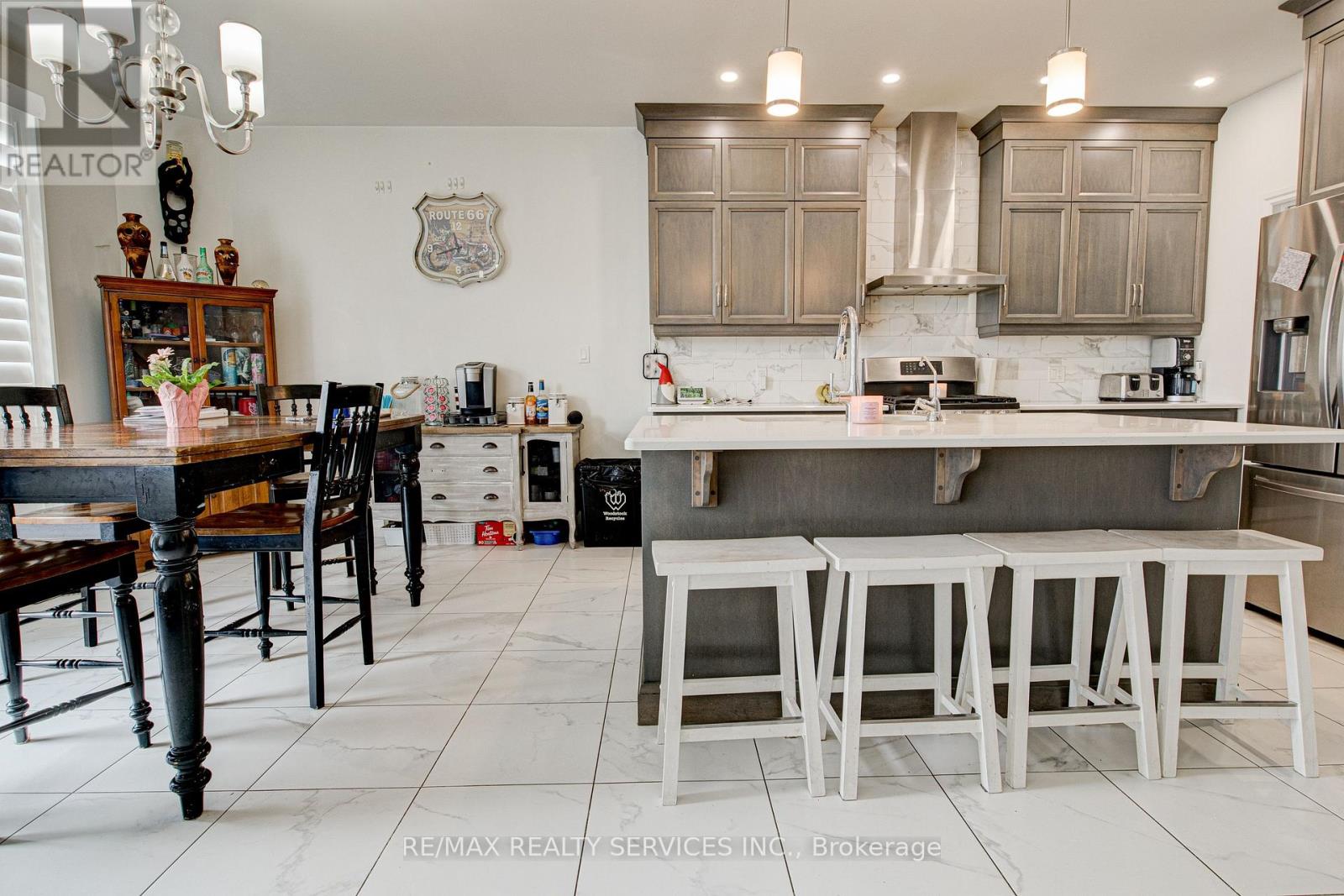 240 TAMARACK BLVD BOULEVARD - 4