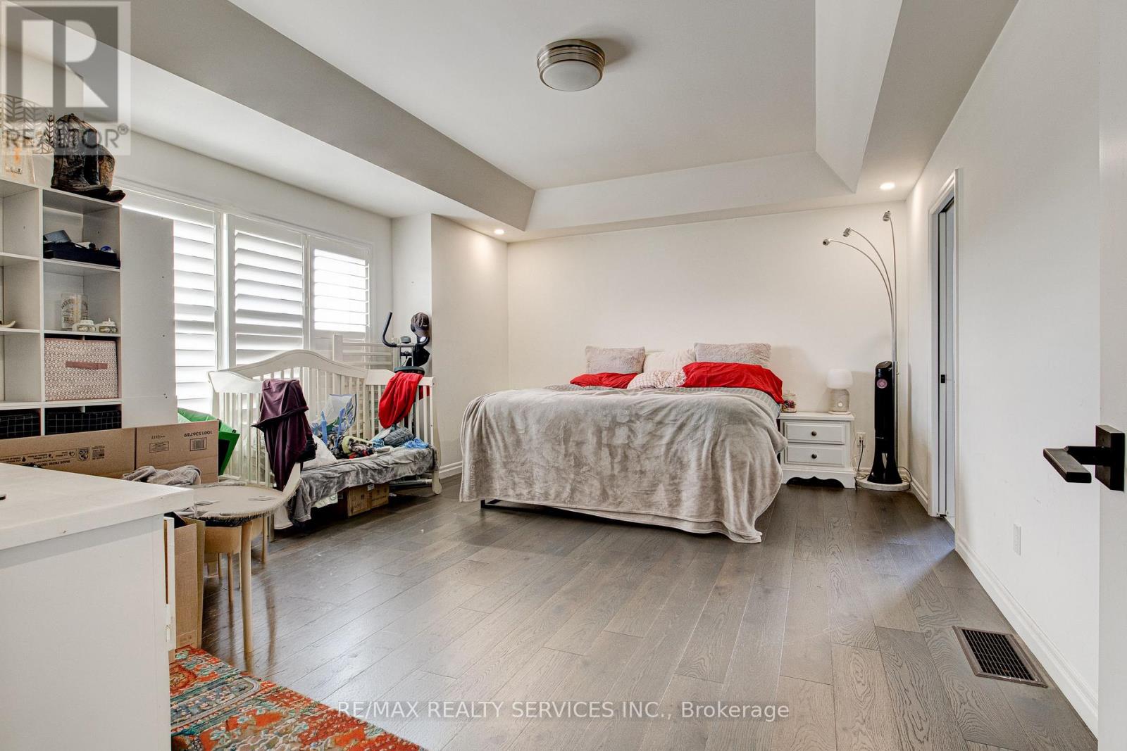 240 TAMARACK BLVD BOULEVARD - 32