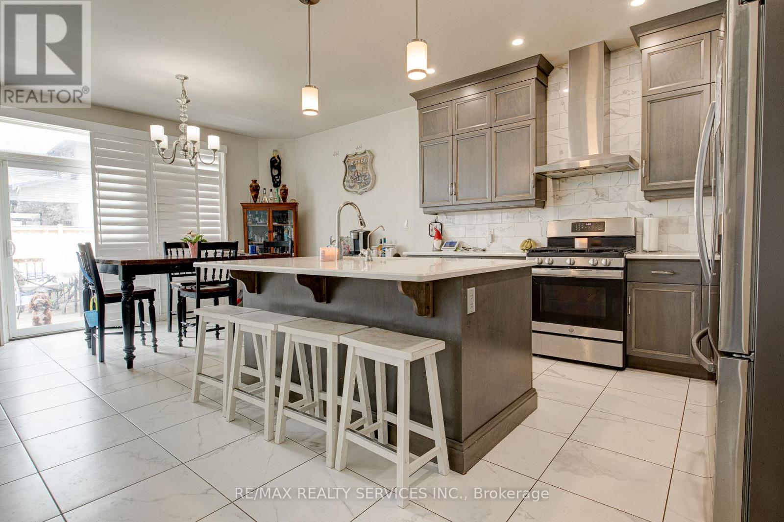 240 TAMARACK BLVD BOULEVARD - 5