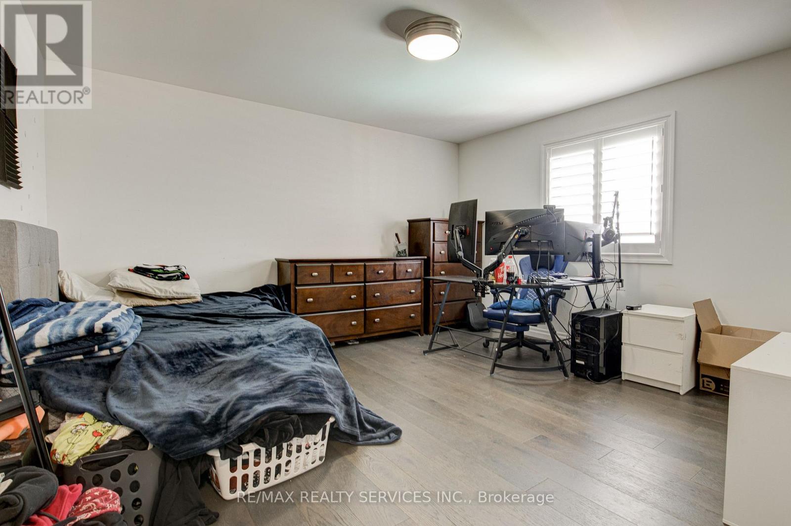 240 TAMARACK BLVD BOULEVARD - 19