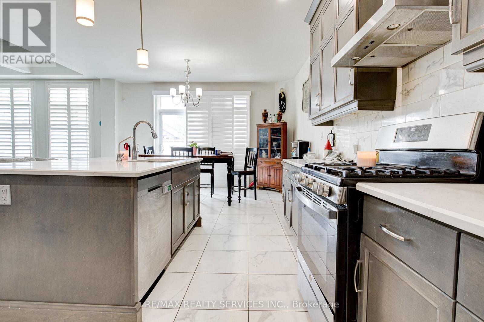 240 TAMARACK BLVD BOULEVARD - 15