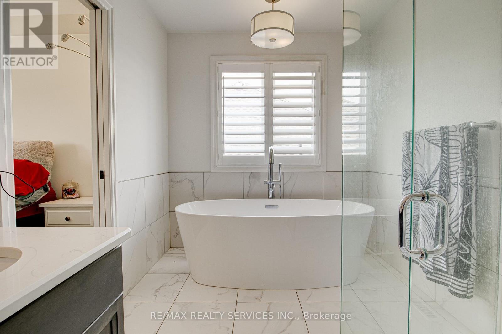 240 TAMARACK BLVD BOULEVARD - 29