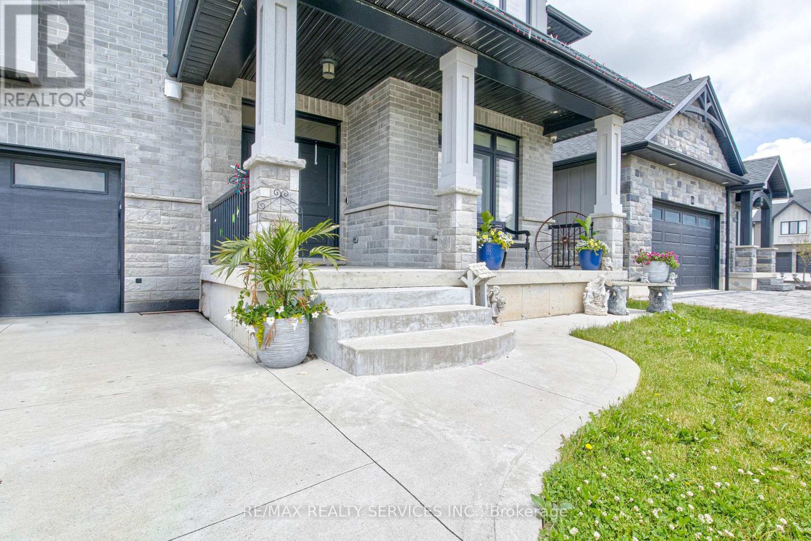 240 TAMARACK BLVD BOULEVARD - 2