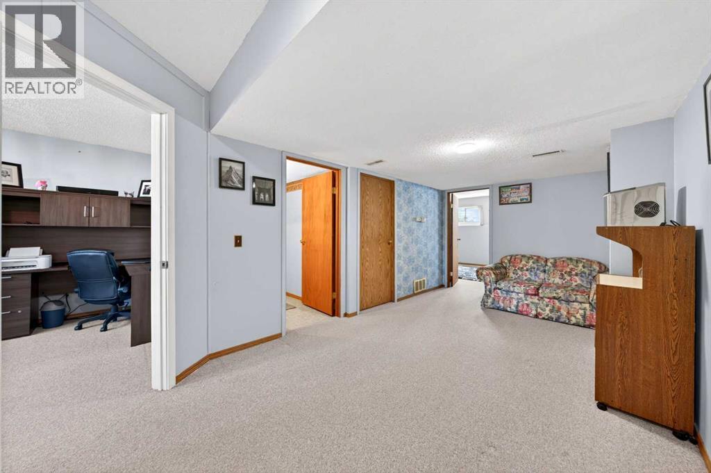 31 Martinridge Grove NE — photo 37
