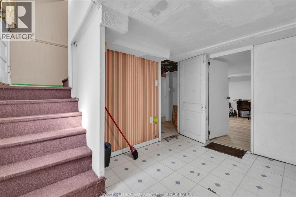530-532 CAMPBELL AVENUE - 13