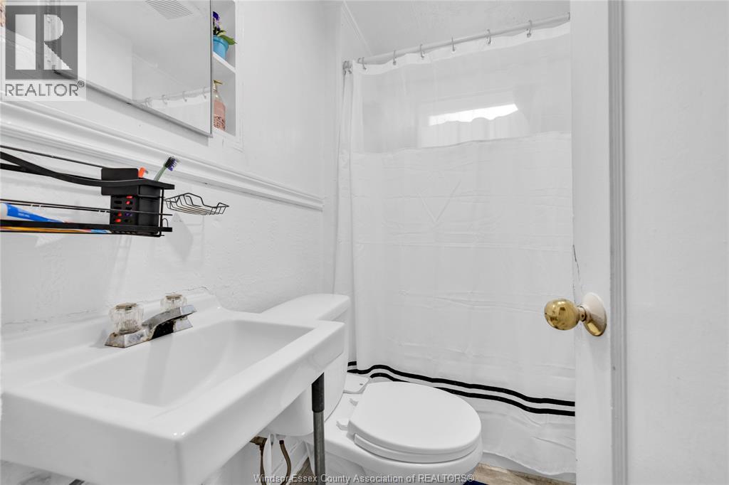 530-532 CAMPBELL AVENUE - 30