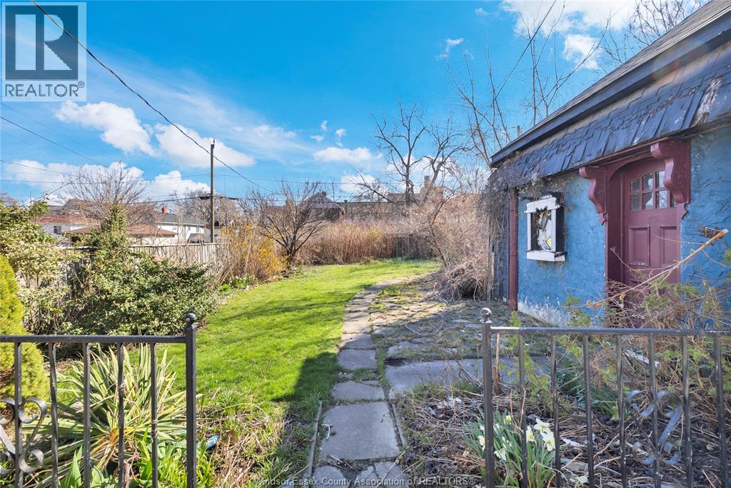 530-532 CAMPBELL AVENUE - 21