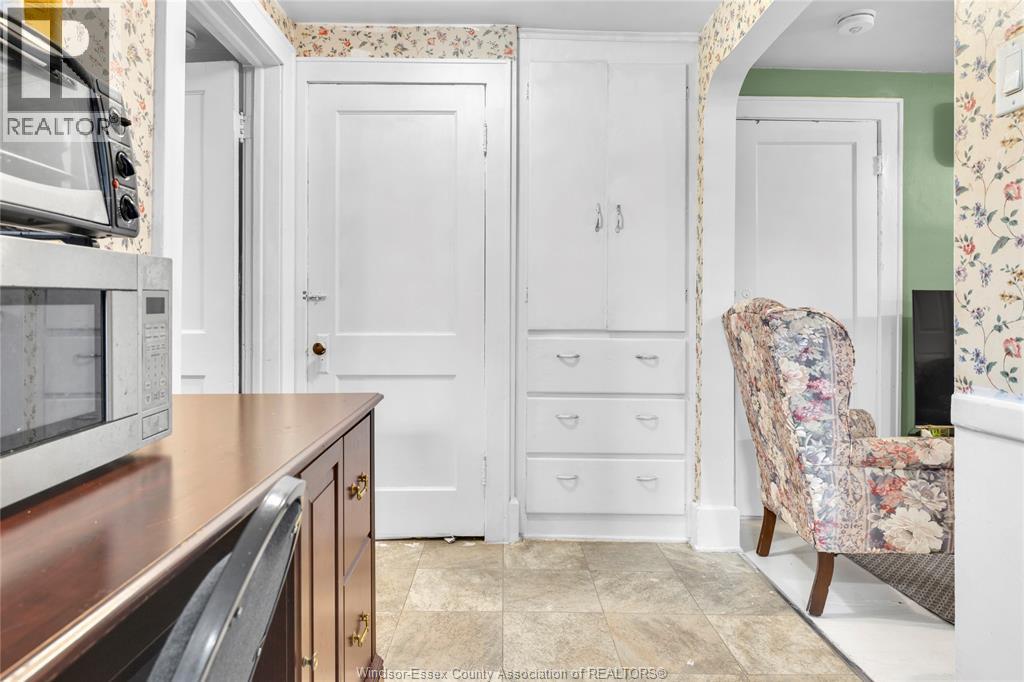530-532 CAMPBELL AVENUE - 26