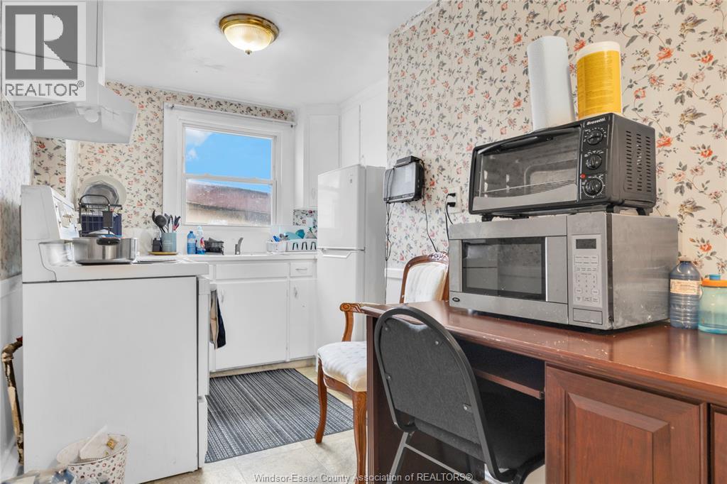 530-532 CAMPBELL AVENUE - 24