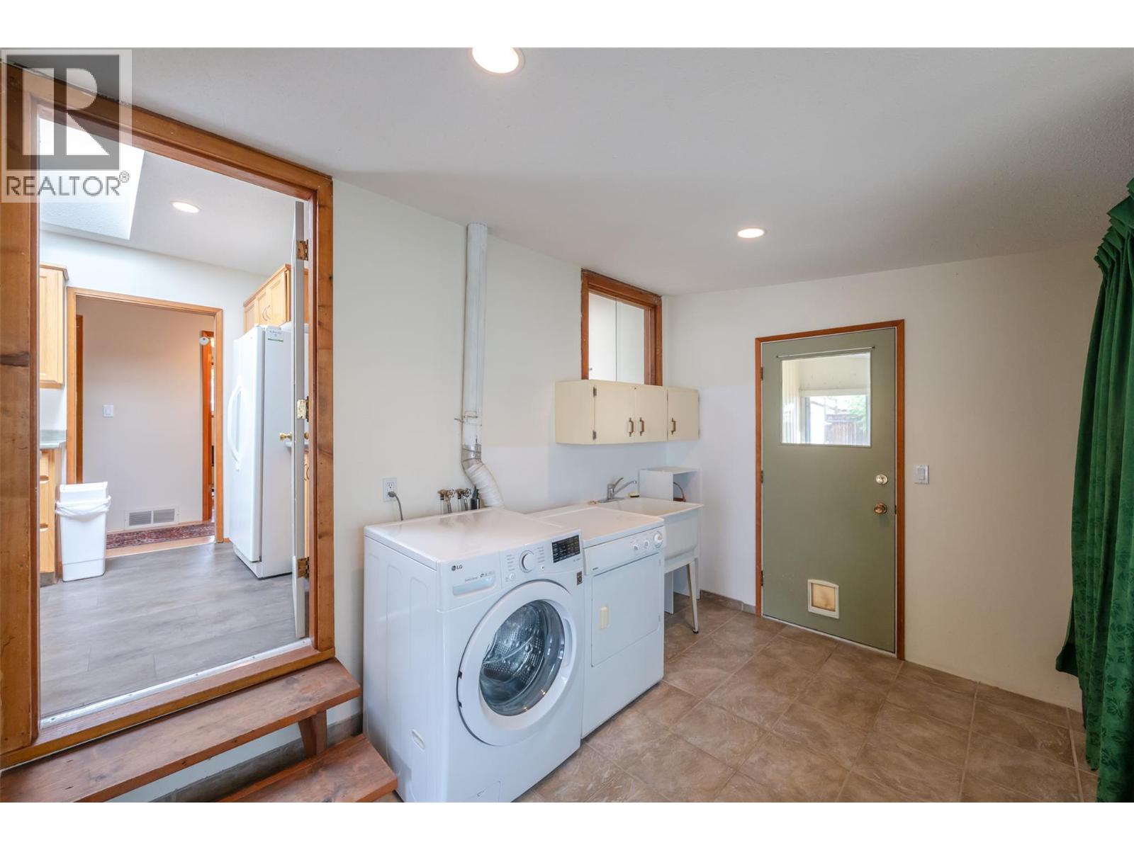 11819 Grant Avenue - 27