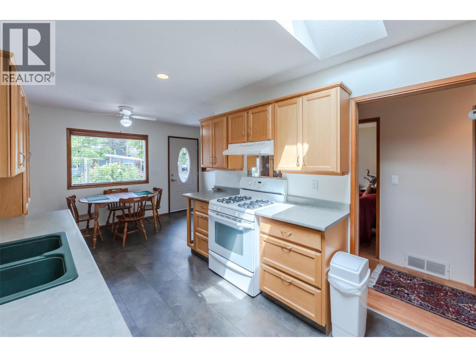 11819 Grant Avenue - 13