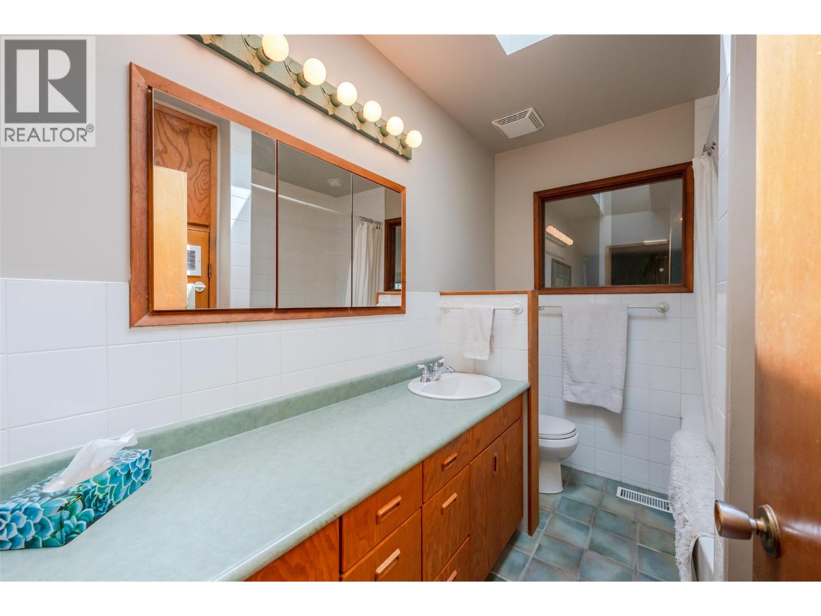 11819 Grant Avenue - 19