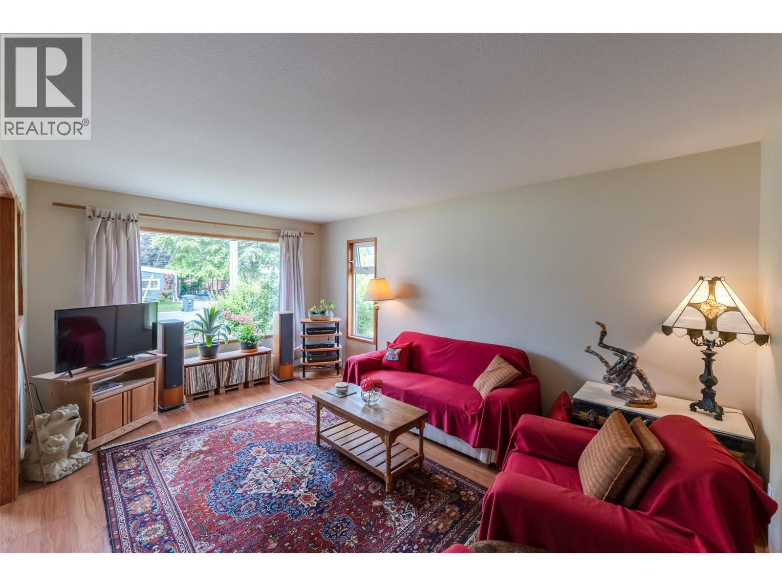 11819 Grant Avenue - Image 2