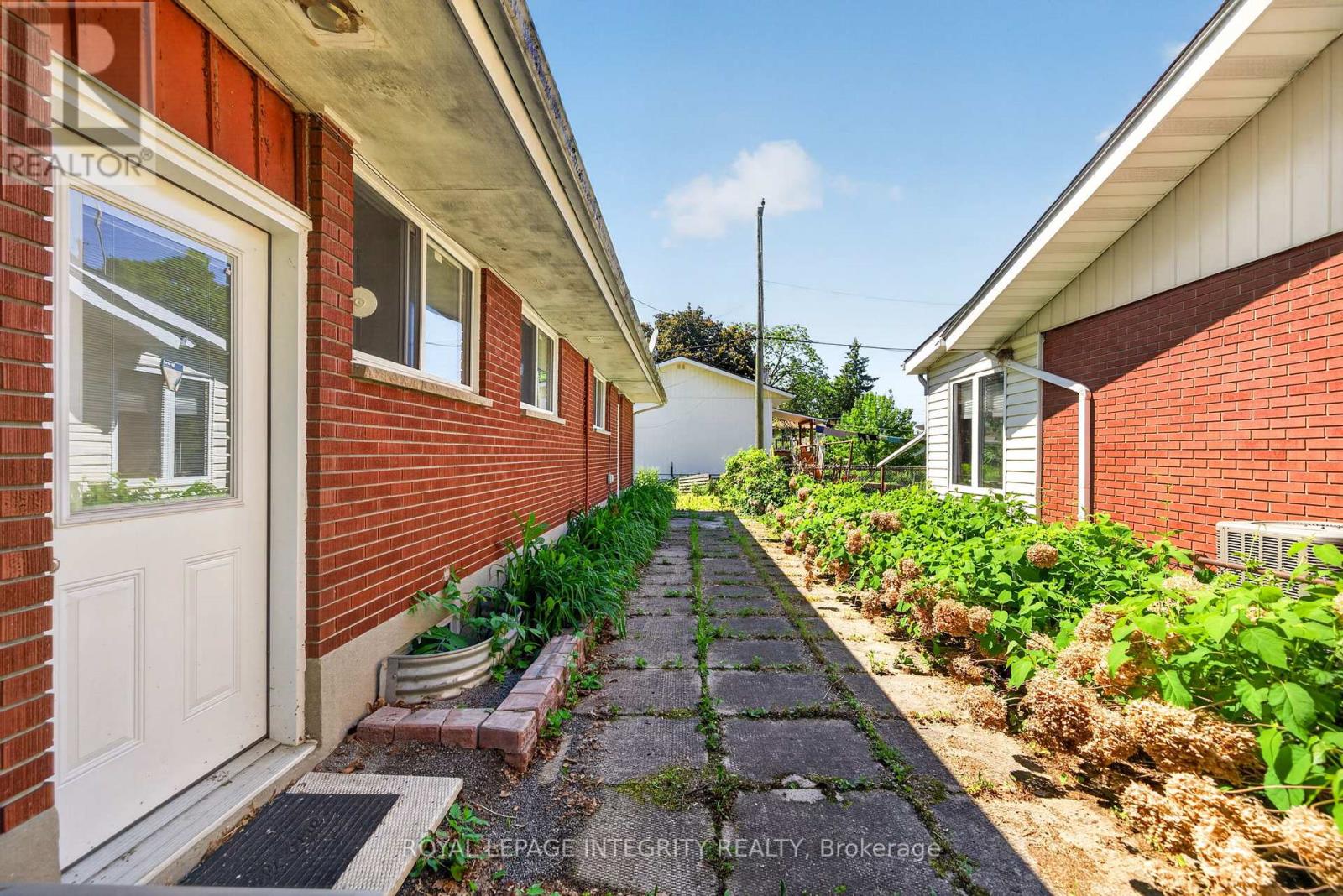 619 BLANCHARD CRESCENT - 32