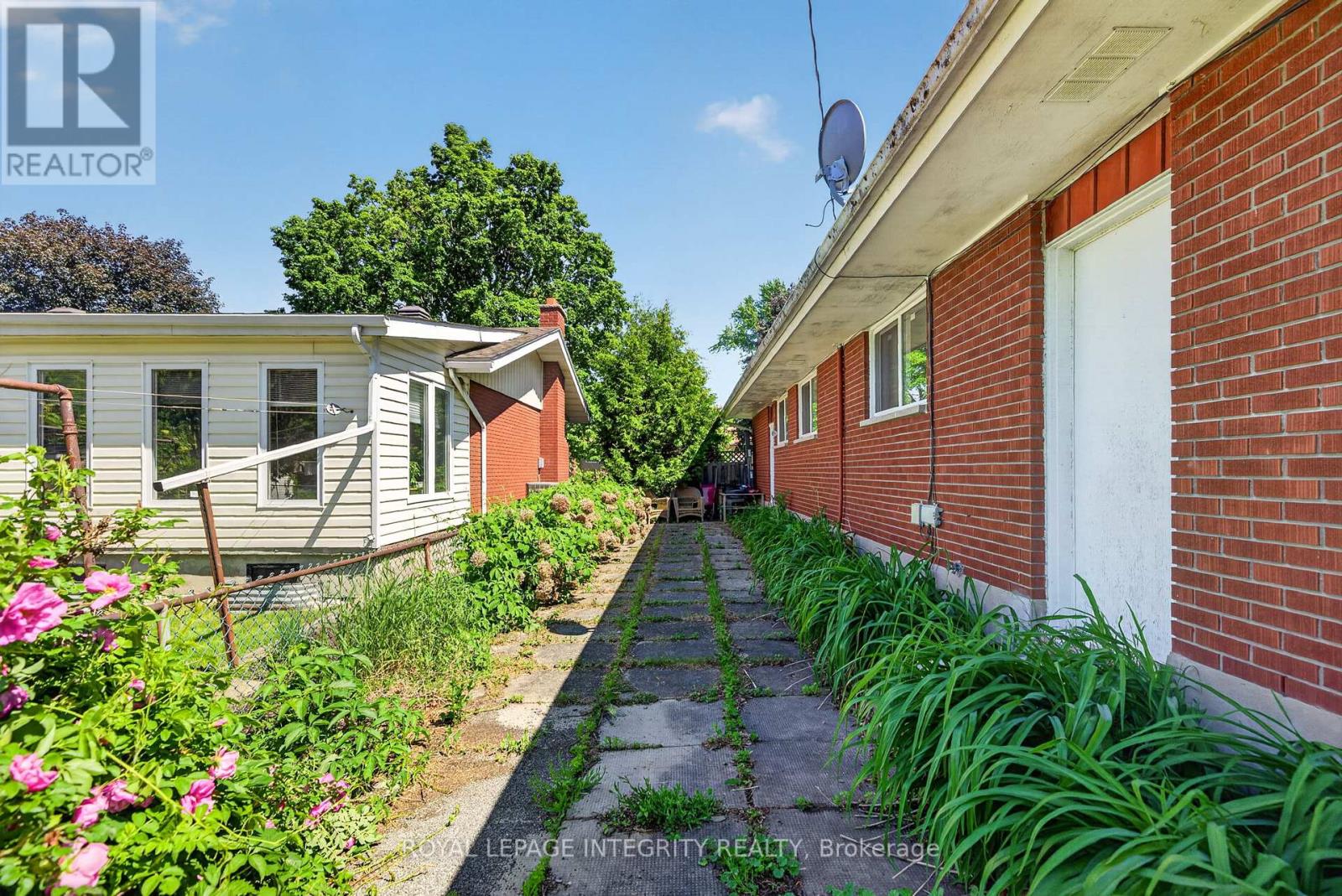 619 BLANCHARD CRESCENT - 33