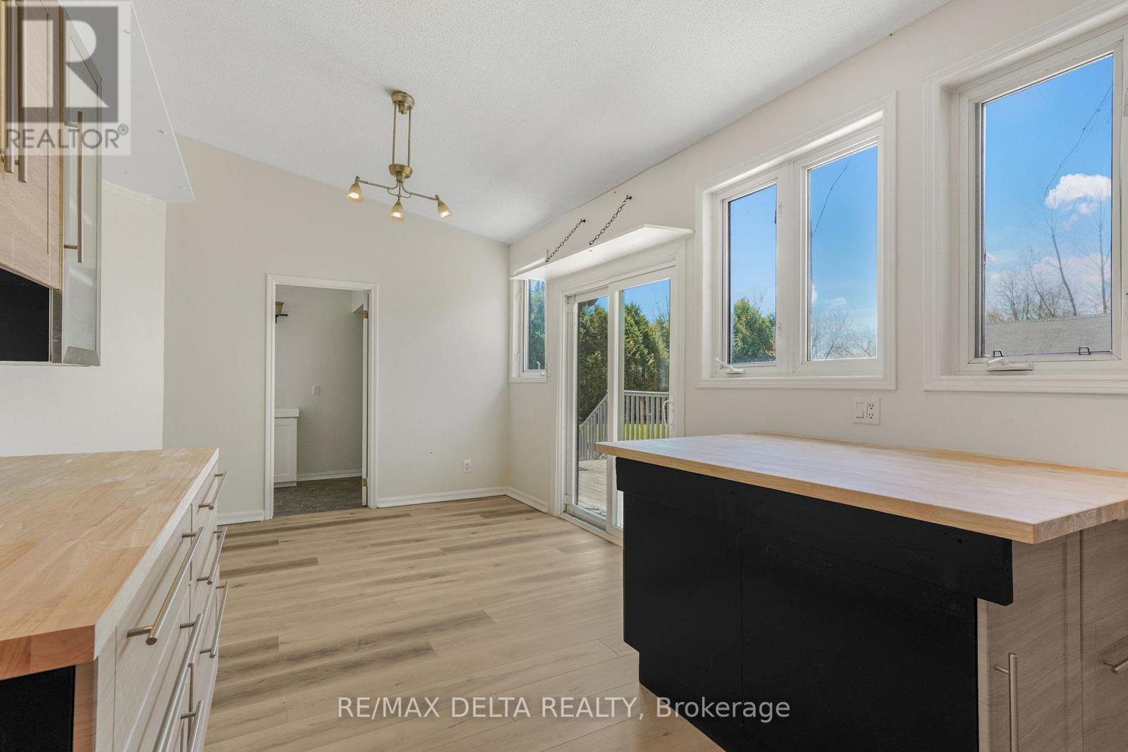 3668 CHAMPLAIN STREET - 10