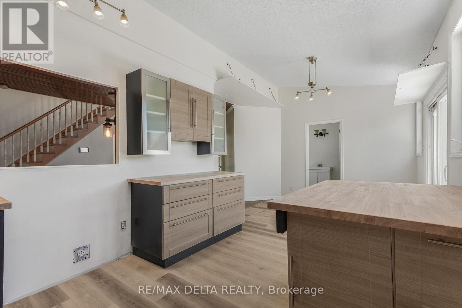 3668 CHAMPLAIN STREET - 11