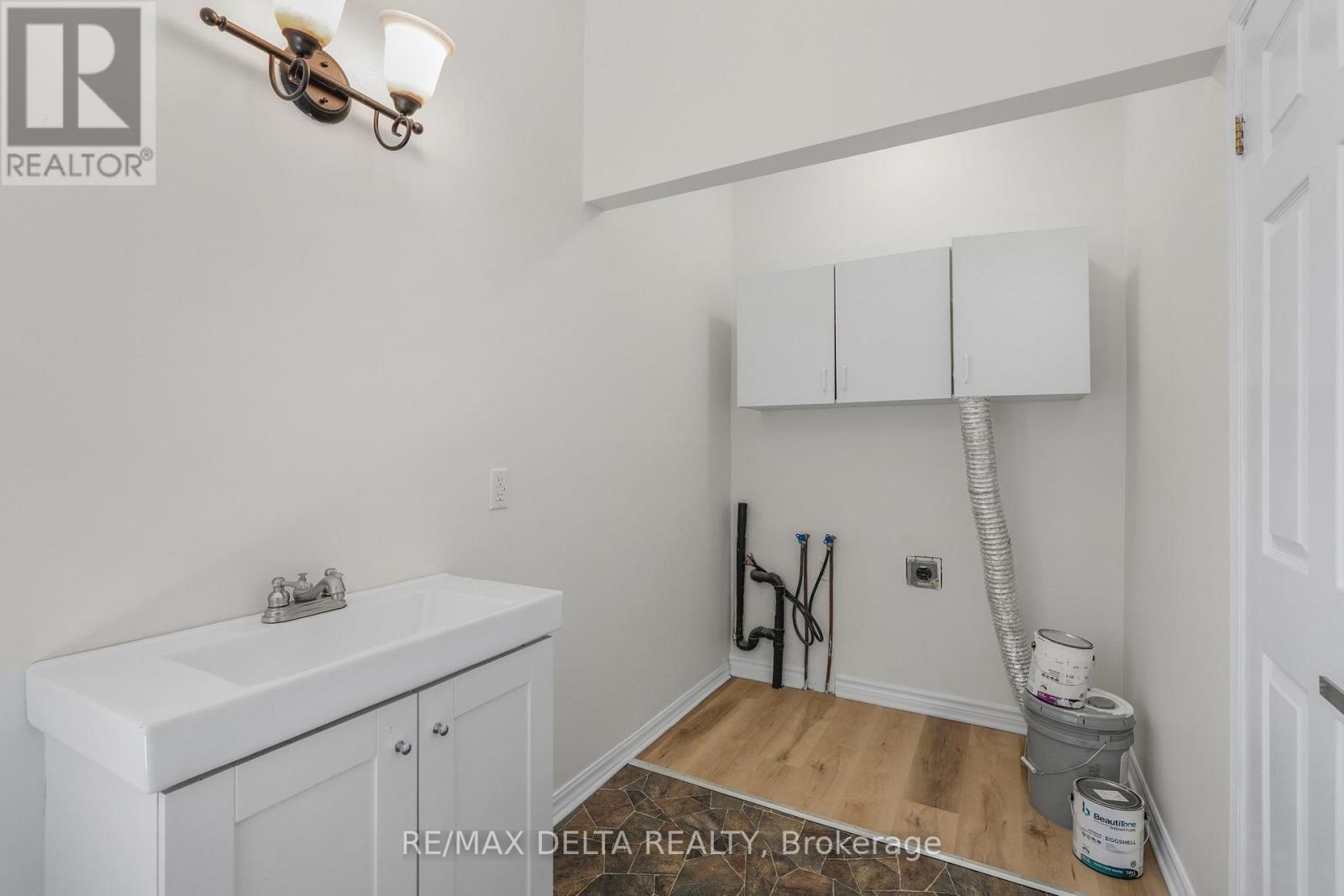 3668 CHAMPLAIN STREET - 12