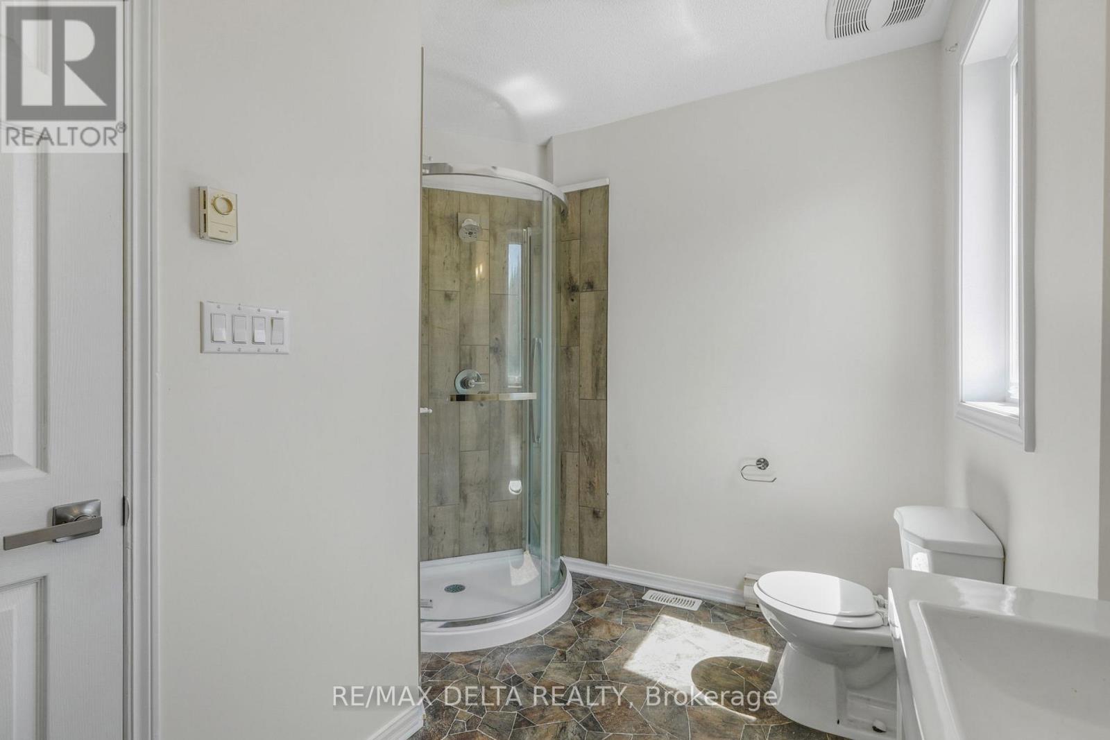 3668 CHAMPLAIN STREET - 13