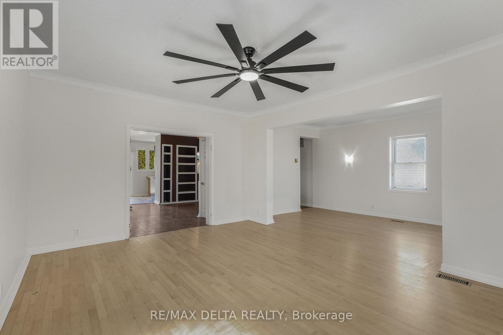 3668 CHAMPLAIN STREET - 18
