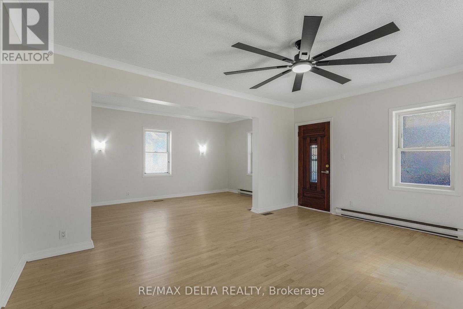 3668 CHAMPLAIN STREET - 19