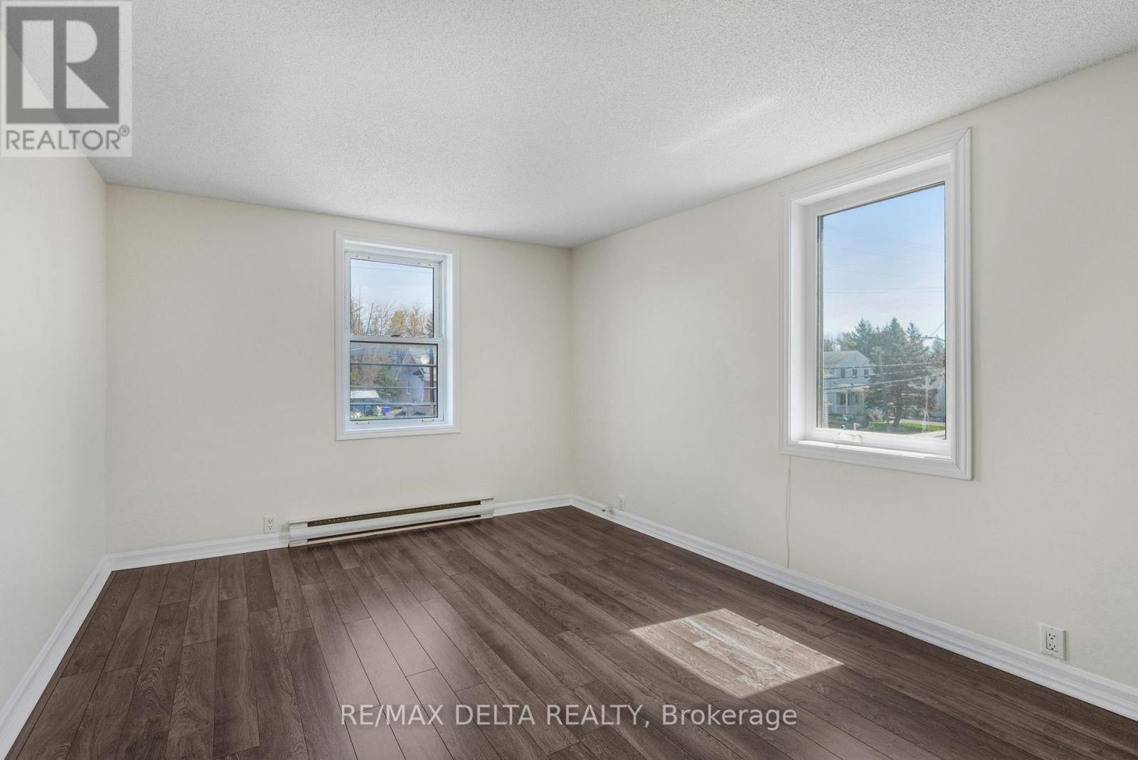3668 CHAMPLAIN STREET - 23