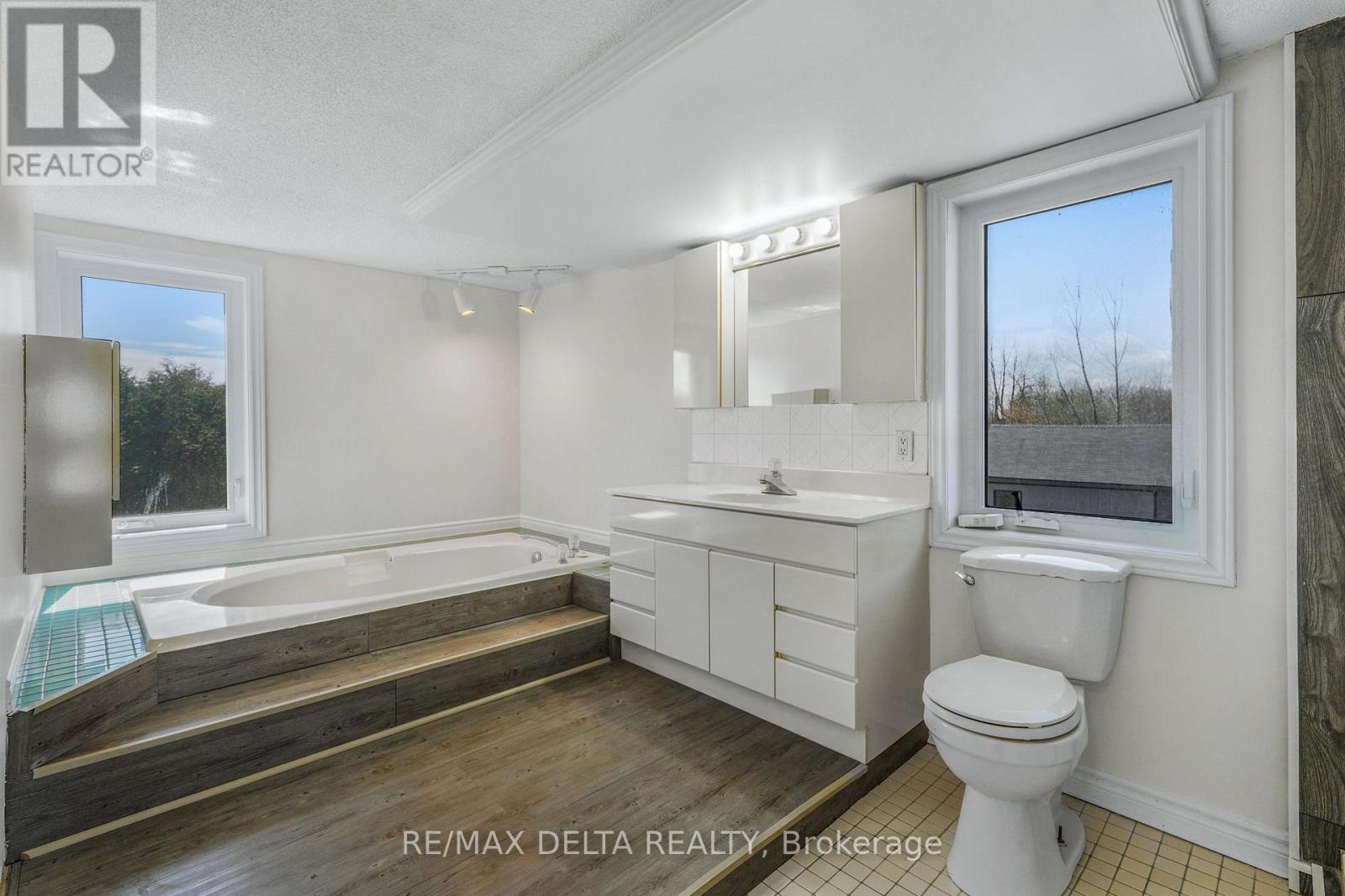 3668 CHAMPLAIN STREET - 26
