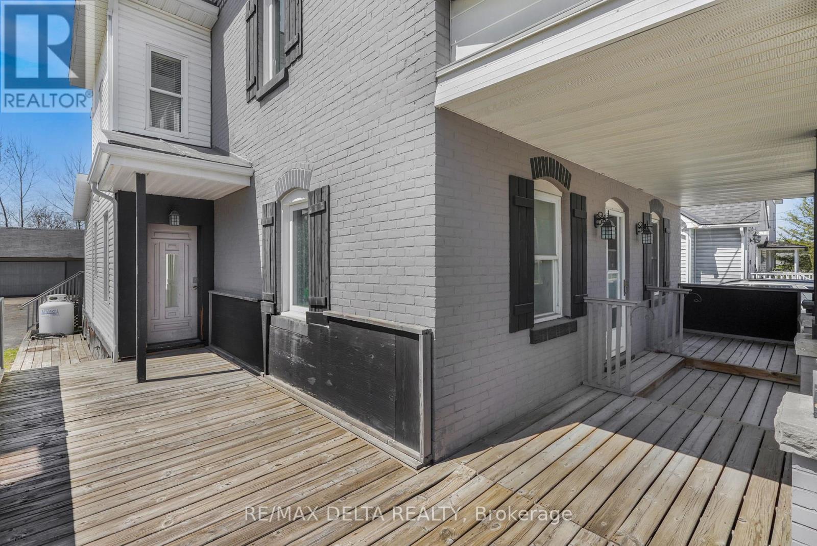 3668 CHAMPLAIN STREET - 3