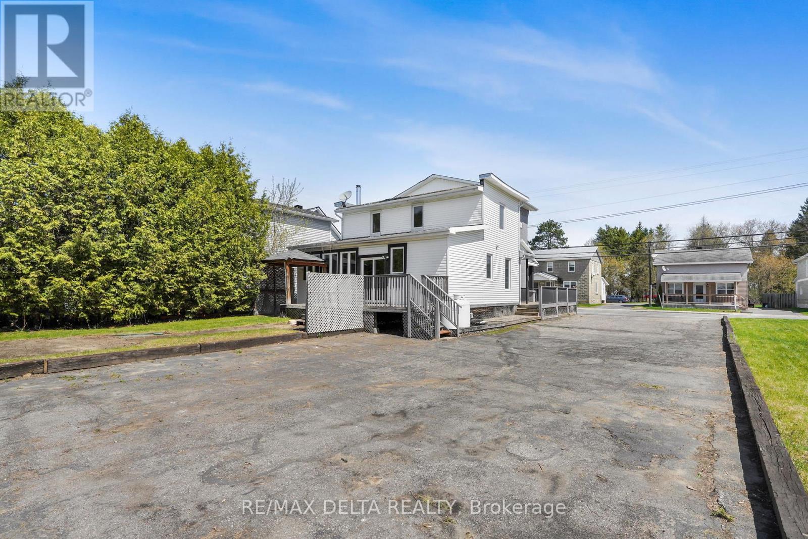 3668 CHAMPLAIN STREET - 5