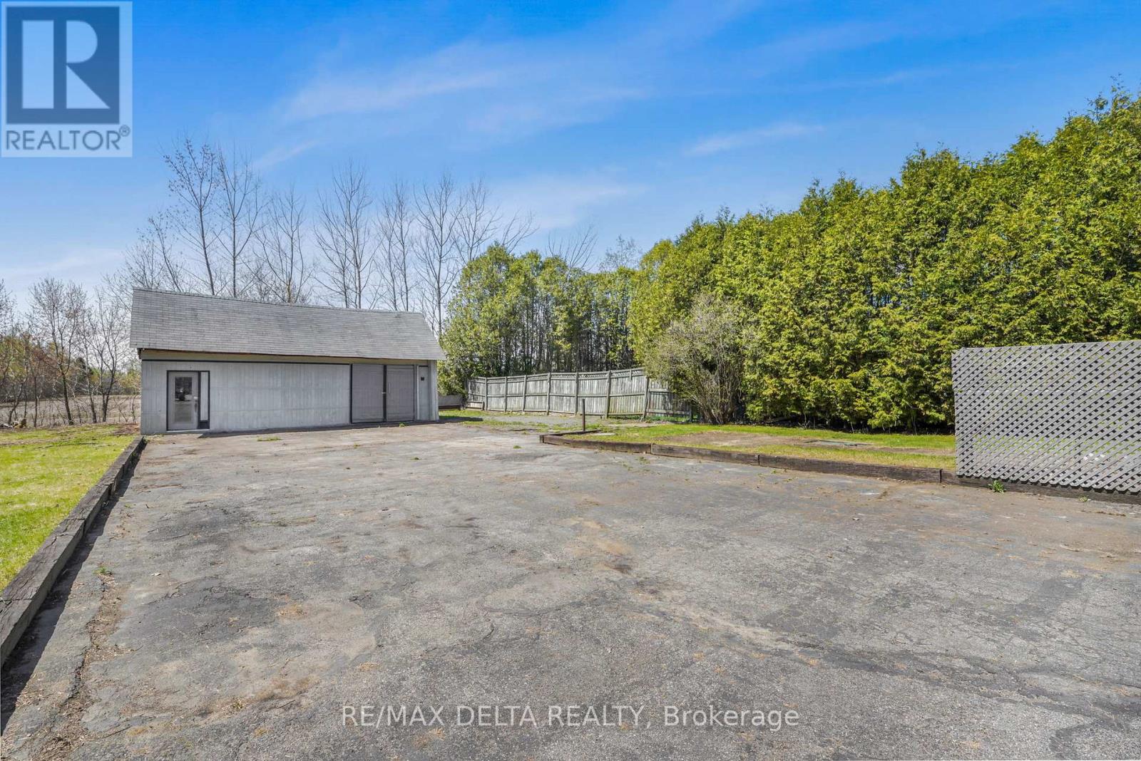 3668 CHAMPLAIN STREET - 6