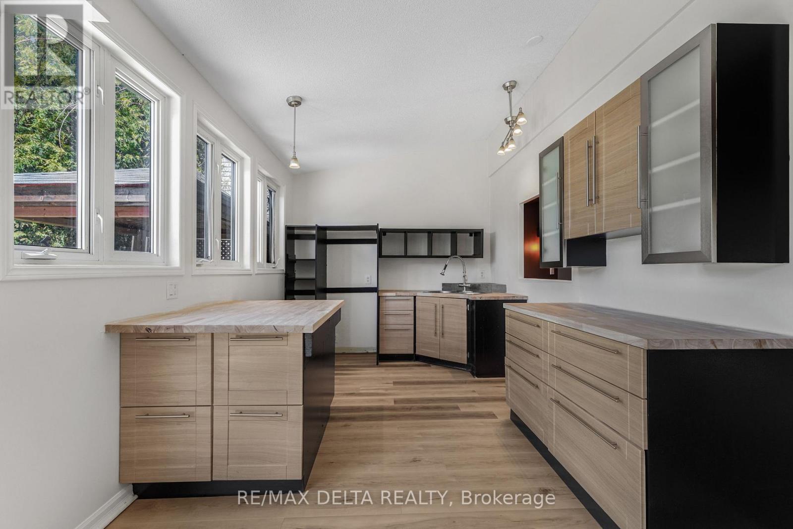 3668 CHAMPLAIN STREET - 9