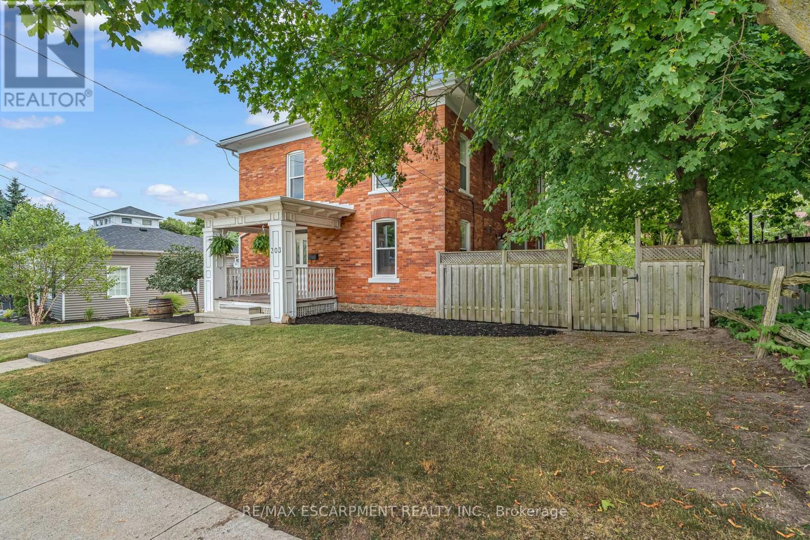 303 CANBOROUGH STREET - 3