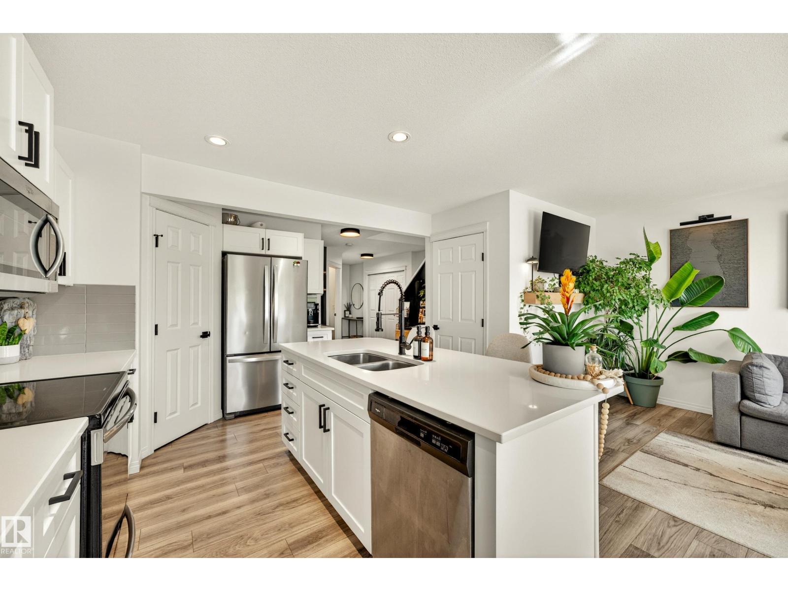 20507 128 AV NW — photo 8