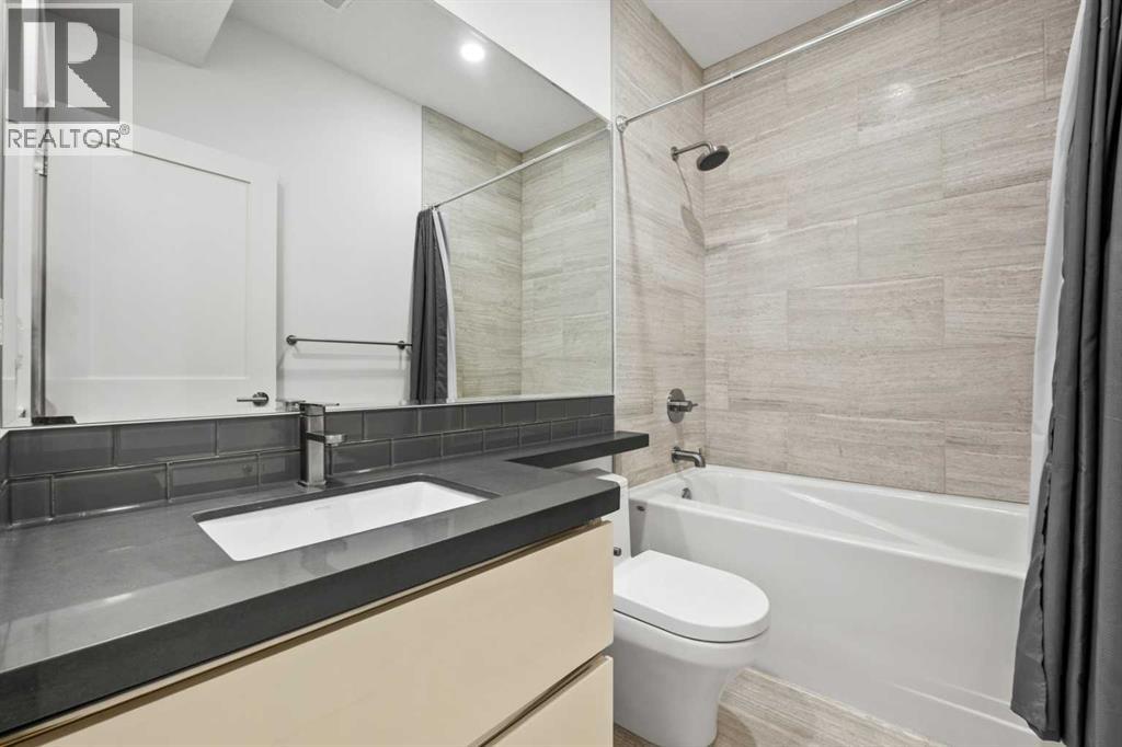 2412 28 Avenue SW - 39